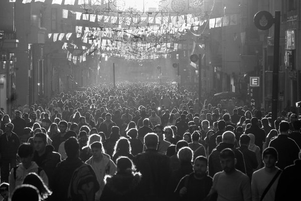 Contrastes Marquants entre le Service Public et le Service Privé : Une Analyse Complète